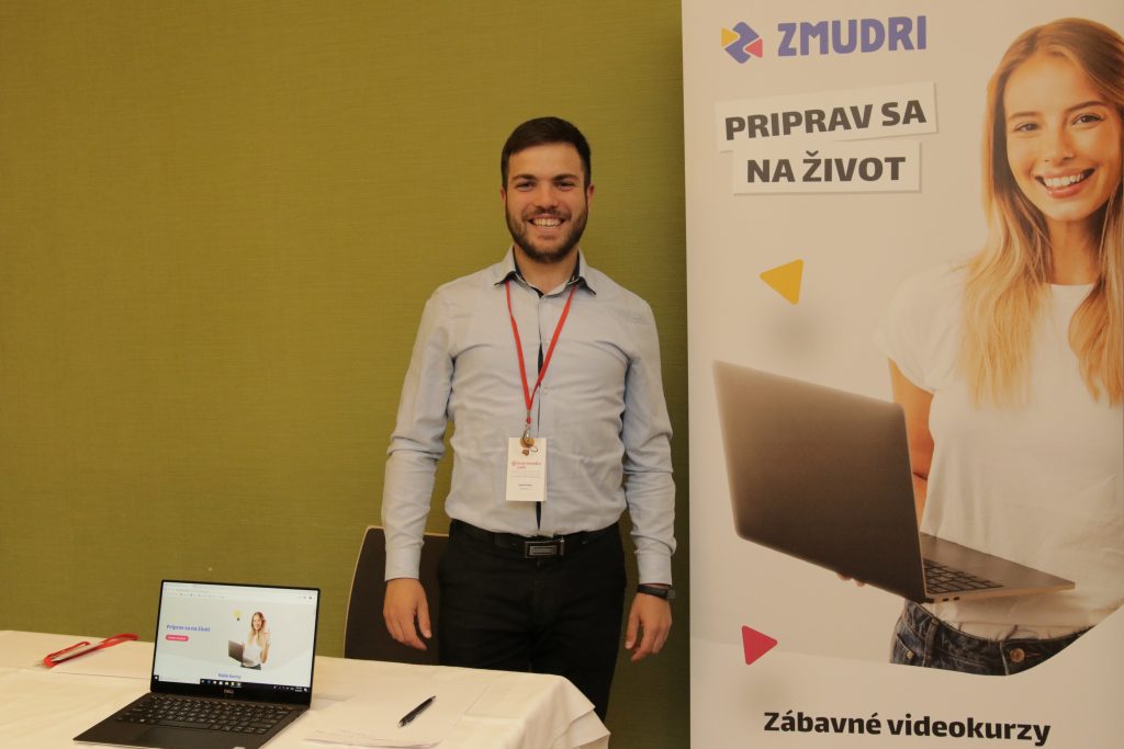 Stánok Zmudri.sk na konferencii e-learnmedia CAFÉ